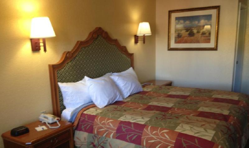 Days Inn By Wyndham San Marcos Exterior photo